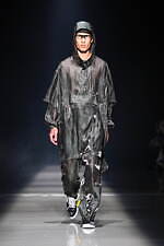 ヘオース 2025年春夏コレクション - 戦禍の絶望に見る悪夢｜写真14