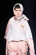 ヘオース 2025年春夏コレクション - 戦禍の絶望に見る悪夢｜写真23