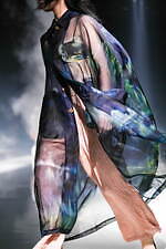 ヘオース 2025年春夏コレクション - 戦禍の絶望に見る悪夢｜写真26