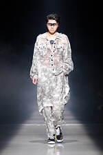 ヘオース 2025年春夏コレクション - 戦禍の絶望に見る悪夢｜写真45