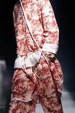 ヘオース 2025年春夏コレクション - 戦禍の絶望に見る悪夢｜写真48