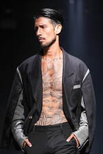 ヘオース 2025年春夏コレクション - 戦禍の絶望に見る悪夢｜写真55