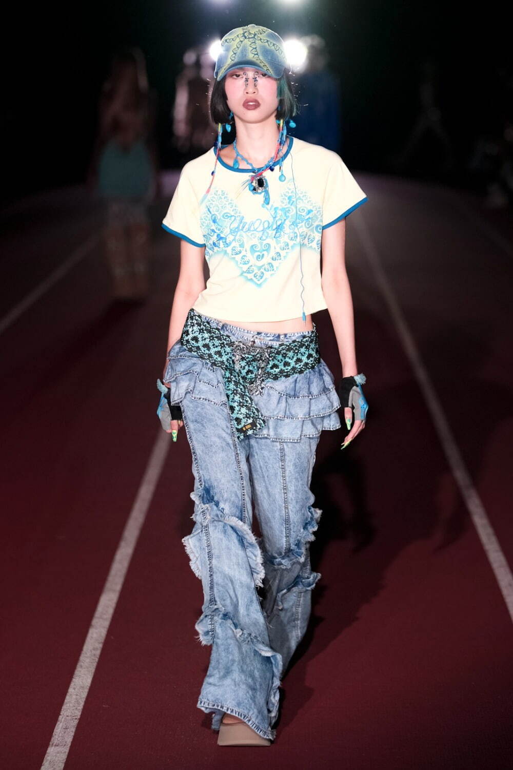 ユェチ・チ 2025年春夏コレクション - “手工芸”に見られる重厚
