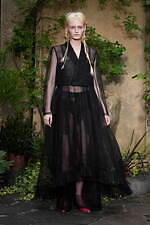 ヴィヴィアーノ 25年春夏コレクション - 華やかな庭園で、軽やかに｜写真4