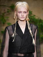 ヴィヴィアーノ 25年春夏コレクション - 華やかな庭園で、軽やかに｜写真6