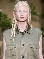 ヴィヴィアーノ 25年春夏コレクション - 華やかな庭園で、軽やかに｜写真23