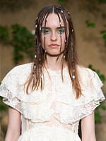 ヴィヴィアーノ 25年春夏コレクション - 華やかな庭園で、軽やかに｜写真82