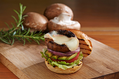 フレンチフライ｜直径8cmのマッシュルームを使ったヘルシーバーガーがグランド ハイアット 東京に登場