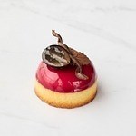 ザ・ペニンシュラ ブティック＆カフェの秋ケーキ、“紅葉”チーズムースや“リスのしっぽ”チョコムース｜写真4