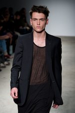 ニコラ・アンドレア・タラリス（NICORAS ANDREAS TARALIS）、2011年春夏コレクション - パリ・ファッション・ウィーク｜写真3