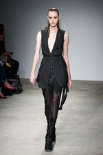 ニコラ・アンドレア・タラリス（NICORAS ANDREAS TARALIS）、2011年春夏コレクション - パリ・ファッション・ウィーク｜写真15