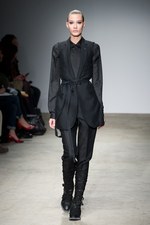 ニコラ・アンドレア・タラリス（NICORAS ANDREAS TARALIS）、2011年春夏コレクション - パリ・ファッション・ウィーク｜写真16