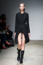 ニコラ・アンドレア・タラリス（NICORAS ANDREAS TARALIS）、2011年春夏コレクション - パリ・ファッション・ウィーク｜写真17