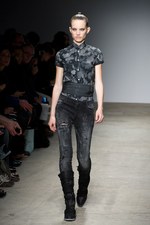 ニコラ・アンドレア・タラリス（NICORAS ANDREAS TARALIS）、2011年春夏コレクション - パリ・ファッション・ウィーク｜写真27