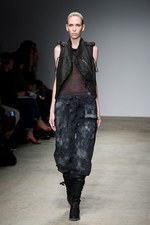 ニコラ・アンドレア・タラリス（NICORAS ANDREAS TARALIS）、2011年春夏コレクション - パリ・ファッション・ウィーク｜写真29