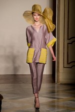 アルビーノ(ALBINO)　2010年春夏コレクション　ミラノ・ファッション・ウィーク｜写真1