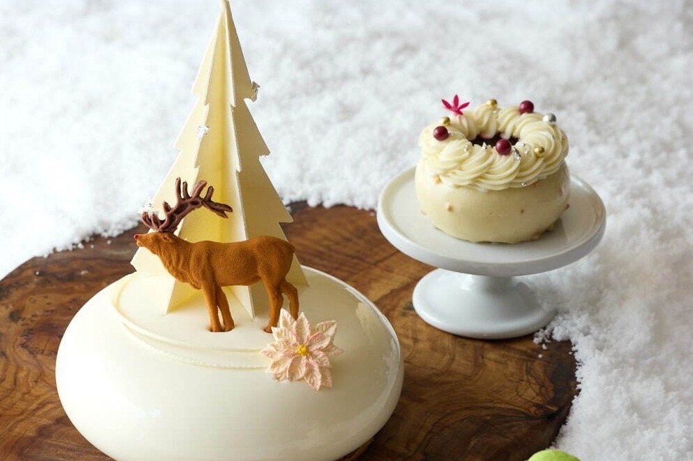 ブラウニー(ケーキ)｜ザ・ペニンシュラ東京24年クリスマス、“サンタ×飛行機”ケーキ＆トナカイのホワイトチョコムース
