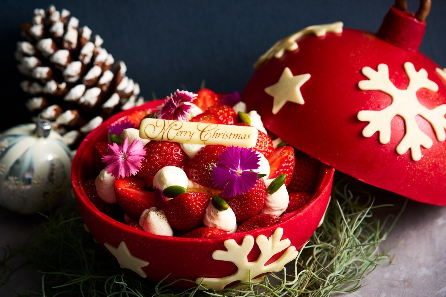 クリスマス｜アートホテル大阪ベイタワー24年クリスマス、オーナメント型ケーキや“サンタ走る”巨大ブッシュドノエル