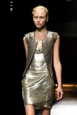 A.F.ヴァンデヴォーストのグラマラス＆パワフルな春夏コレクション：パリ・ファッション・ウィーク｜写真14