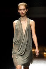 A.F.ヴァンデヴォーストのグラマラス＆パワフルな春夏コレクション：パリ・ファッション・ウィーク｜写真22