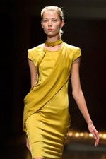 A.F.ヴァンデヴォーストのグラマラス＆パワフルな春夏コレクション：パリ・ファッション・ウィーク｜写真37