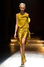 A.F.ヴァンデヴォーストのグラマラス＆パワフルな春夏コレクション：パリ・ファッション・ウィーク｜写真38