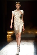 A.F.ヴァンデヴォーストのグラマラス＆パワフルな春夏コレクション：パリ・ファッション・ウィーク｜写真42