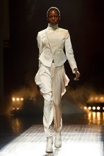 A.F.ヴァンデヴォーストのグラマラス＆パワフルな春夏コレクション：パリ・ファッション・ウィーク｜写真45