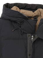 デンハムとテンシーのダウンベスト、“60年代ミリタリー着想”ディテール×コットンライクな風合いで｜写真7