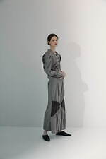 ヨウヘイ オオノ“X字シャーリング”ベロアドレス＆ギャザーブラウス、ユナイテッド トウキョウとコラボ｜写真7