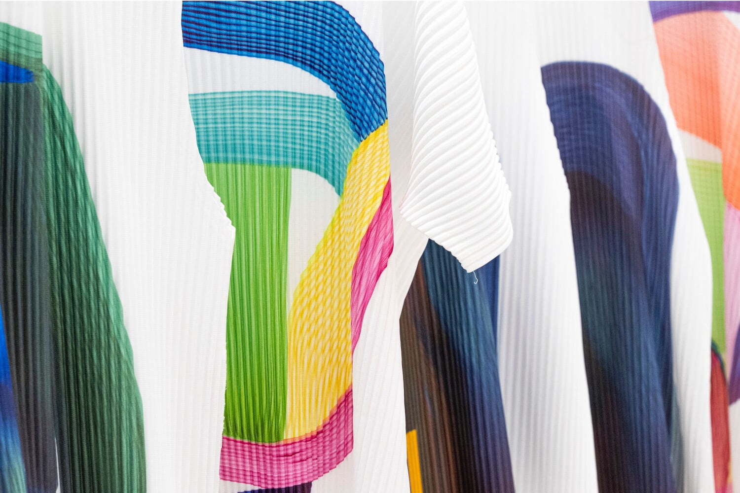 CBS日本公式アカウント2 ISSEY MIYAKE 薄青緑色 トップス 60/2 JERSEY STITCH – ISSEY MIYAKE ONLINE STORE