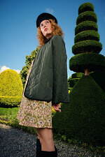 バブアー“ウィリアム・モリスの花柄”裏地のワックスジャケット、クロップド丈＆ミドル丈で｜写真5