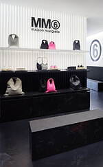 エムエム6 メゾン マルジェラ、変形デザインのカーディガンやロゴニット - 渋谷パルコで先行発売｜写真3