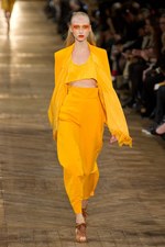 細長のシルエットが印象的！ダミール ドマ、2シーズン目のウィメンズ・コレクション：パリ・ファッション・ウィーク｜写真1