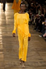 細長のシルエットが印象的！ダミール ドマ、2シーズン目のウィメンズ・コレクション：パリ・ファッション・ウィーク｜写真3