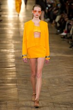 細長のシルエットが印象的！ダミール ドマ、2シーズン目のウィメンズ・コレクション：パリ・ファッション・ウィーク｜写真7