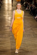 細長のシルエットが印象的！ダミール ドマ、2シーズン目のウィメンズ・コレクション：パリ・ファッション・ウィーク｜写真8