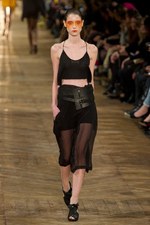 細長のシルエットが印象的！ダミール ドマ、2シーズン目のウィメンズ・コレクション：パリ・ファッション・ウィーク｜写真11