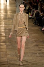 細長のシルエットが印象的！ダミール ドマ、2シーズン目のウィメンズ・コレクション：パリ・ファッション・ウィーク｜写真16