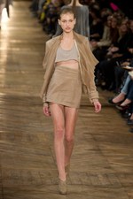 細長のシルエットが印象的！ダミール ドマ、2シーズン目のウィメンズ・コレクション：パリ・ファッション・ウィーク｜写真19