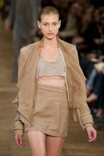 細長のシルエットが印象的！ダミール ドマ、2シーズン目のウィメンズ・コレクション：パリ・ファッション・ウィーク｜写真20