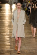 細長のシルエットが印象的！ダミール ドマ、2シーズン目のウィメンズ・コレクション：パリ・ファッション・ウィーク｜写真23