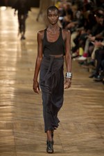 細長のシルエットが印象的！ダミール ドマ、2シーズン目のウィメンズ・コレクション：パリ・ファッション・ウィーク｜写真27