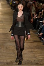 細長のシルエットが印象的！ダミール ドマ、2シーズン目のウィメンズ・コレクション：パリ・ファッション・ウィーク｜写真28