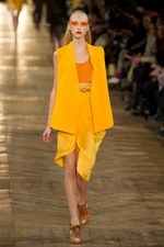 細長のシルエットが印象的！ダミール ドマ、2シーズン目のウィメンズ・コレクション：パリ・ファッション・ウィーク｜写真31