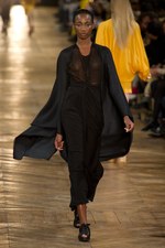 細長のシルエットが印象的！ダミール ドマ、2シーズン目のウィメンズ・コレクション：パリ・ファッション・ウィーク｜写真34