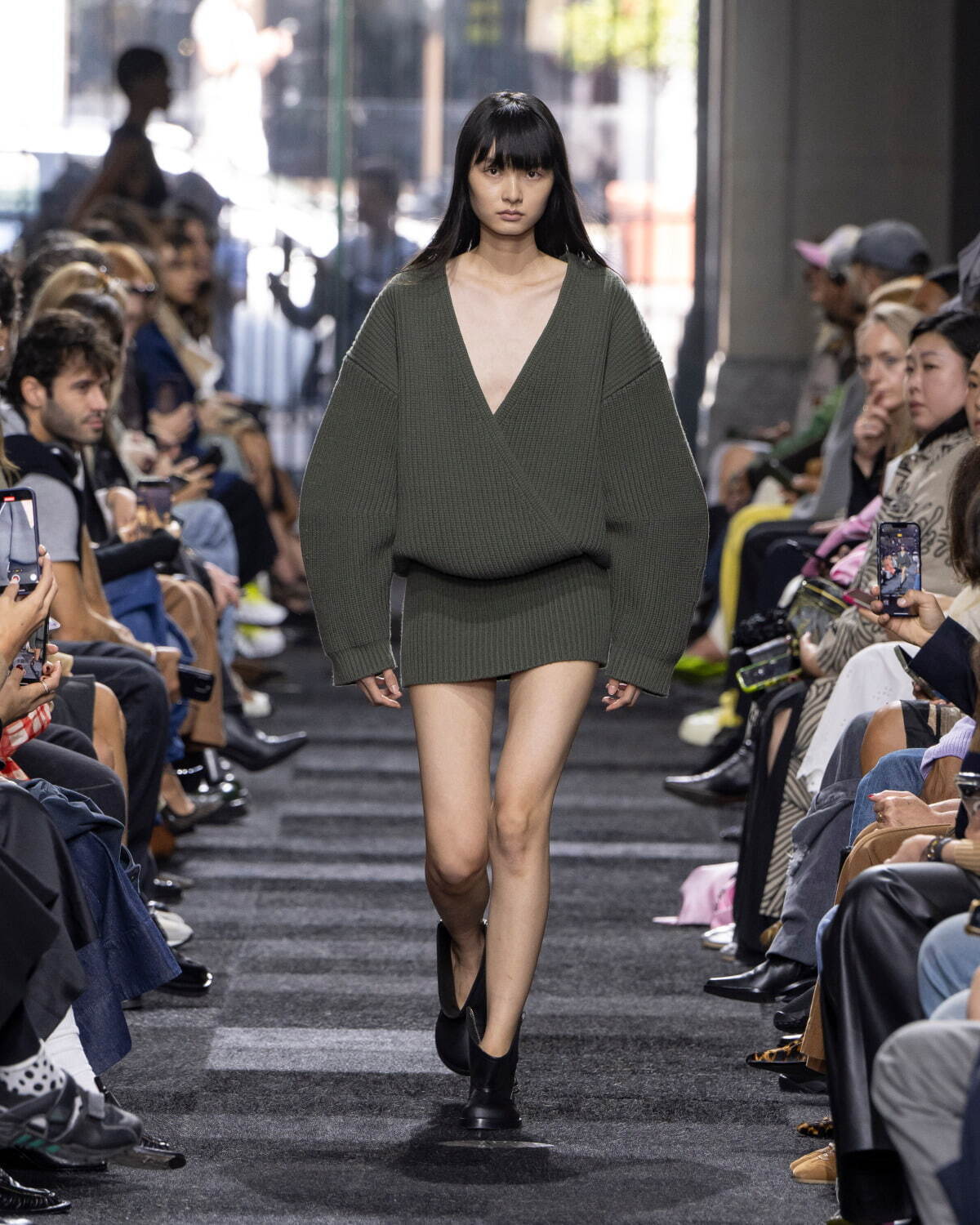 JW アンダーソン 2025年春夏｜ ミニスカート