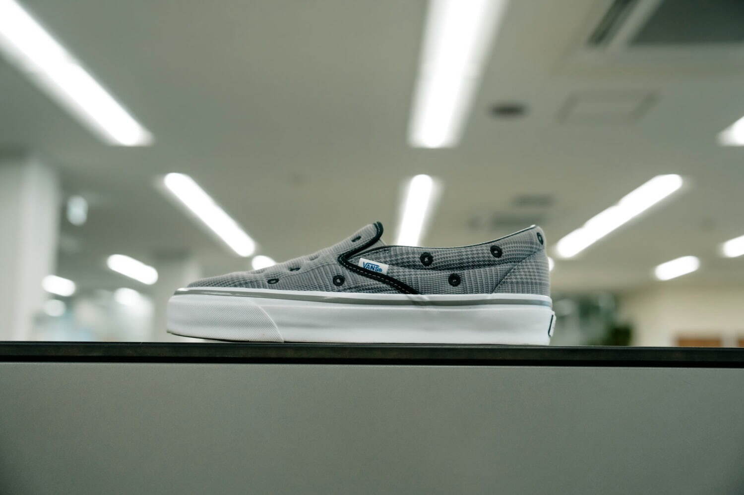 VANS“アイレット風ドット柄刺繍”のスリッポンシューズ、90年代