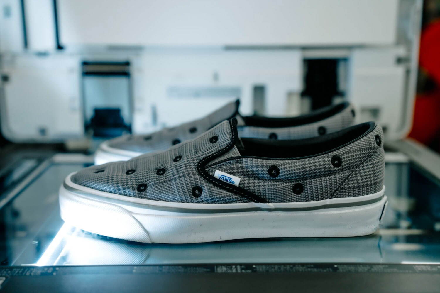 VANS“アイレット風ドット柄刺繍”のスリッポンシューズ、90年代