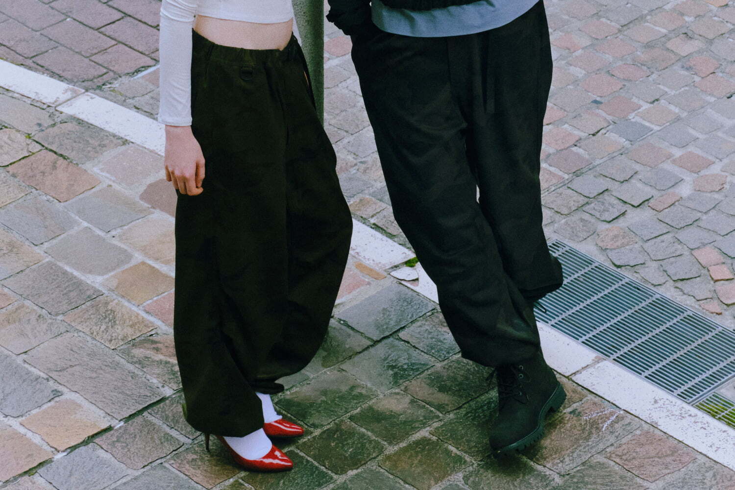 オーバーサイズ(アイテム・コーディネート)｜グラミチのビームス限定スノーカモパンツ、オリジナルカモ柄×ダーツ入りのワイドシルエットで